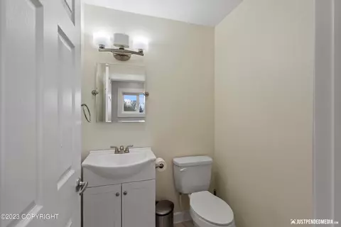 835 Irwin St, Anchorage, AK 99508 photo 17