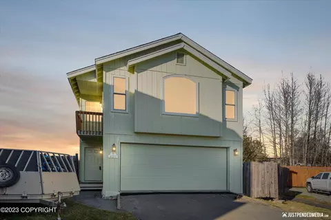 4301 W Lake Cir, Anchorage, AK 99502