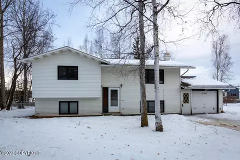 11316 Lower Sunny Cir, Eagle River, AK 99577