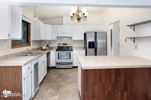 17501 Toakoana Dr, Eagle River, AK 99577 photo 2
