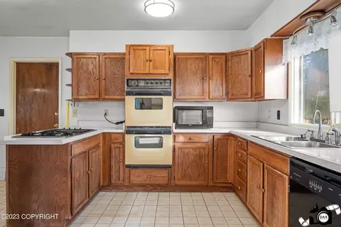 1008 E 28th Ave, Anchorage, AK 99508 photo 7