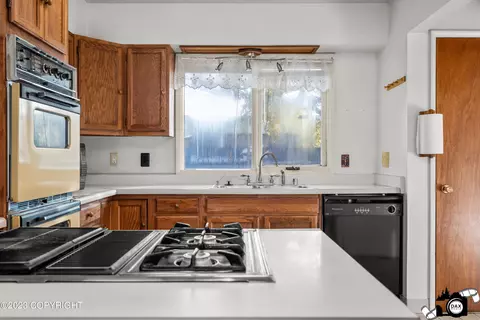 1008 E 28th Ave, Anchorage, AK 99508 photo 9