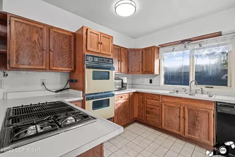 1008 E 28th Ave, Anchorage, AK 99508 photo 11