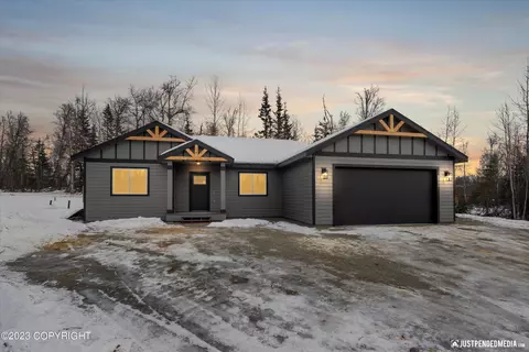 8886 W Warbler St, Wasilla, AK 99623