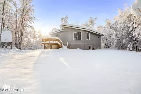 924 E Chugach View Dr, Wasilla, AK 99654