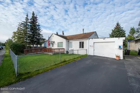 1514 Wintergreen St, Anchorage, AK 99508