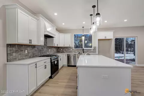 Kitchen - 7669 E Downstream Dr, Wasilla, AK 99654 photo 2 of 10