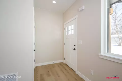Entry Way - 7669 E Downstream Dr, Wasilla, AK 99654 photo 3 of 5