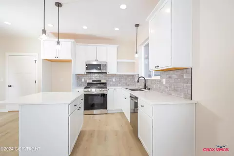 Kitchen - 7669 E Downstream Dr, Wasilla, AK 99654 photo 7 of 10