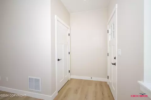 Entry Way - 7669 E Downstream Dr, Wasilla, AK 99654 photo 4 of 5