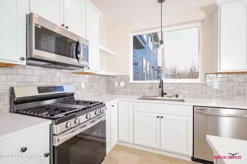 Kitchen - 7669 E Downstream Dr, Wasilla, AK 99654 photo 9 of 10