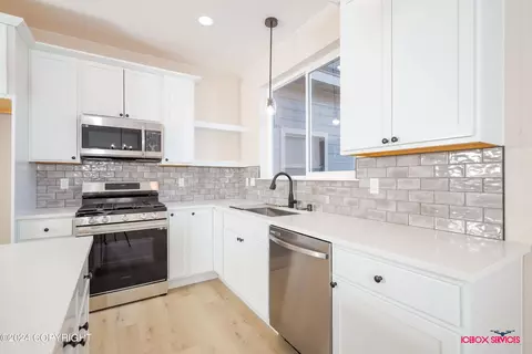 Kitchen - 7669 E Downstream Dr, Wasilla, AK 99654 photo 8 of 10