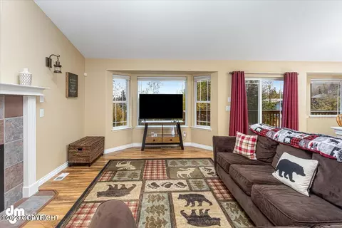 10129 Preuss Ln, Eagle River, AK 99577 photo 9