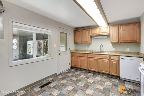 1701 Twining Dr, Anchorage, AK 99504 photo 10