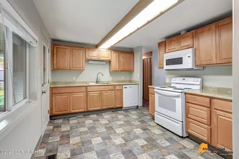 1701 Twining Dr, Anchorage, AK 99504 photo 5