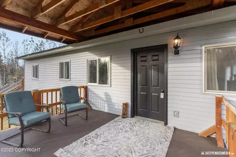 2840 N Garnet Ln, Wasilla, AK 99654