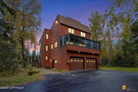 10215 Schneiter Dr, Anchorage, AK 99507