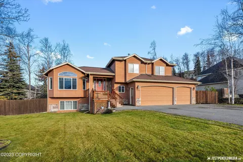 10741 Briggs Cache Cir, Eagle River, AK 99577