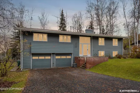 11323 Lower Sunny Cir, Eagle River, AK 99577