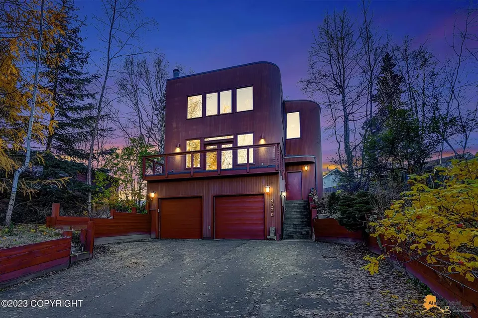  4330 Seeley Cir, Anchorage, AK 99502 photo 2