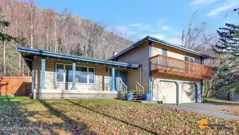 10135 Raven Crest Cir, Eagle River, AK 99577