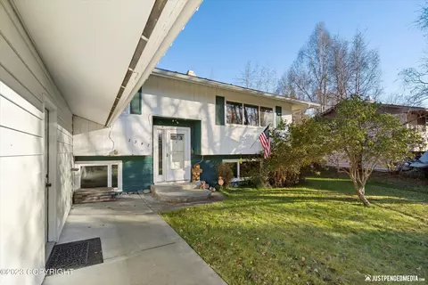 1947 Bartlett Dr, Anchorage, AK 99507 photo 3