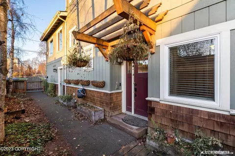 425 E 10th Ave # B, Anchorage, AK 99501 photo 2