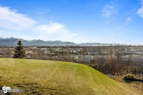 1580 Northbluff Dr, Anchorage, AK 99501