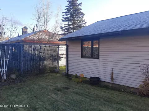 1808 Twining Dr, Anchorage, AK 99504 photo 3