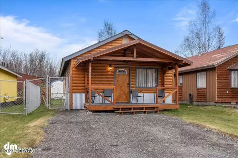7805 Regal Mountain Cir, Anchorage, AK 99504