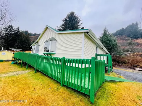 405 Lightfoot Ave, Kodiak, AK 99615