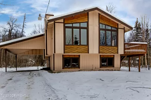 831 N Tina Ln, Palmer, AK 99645