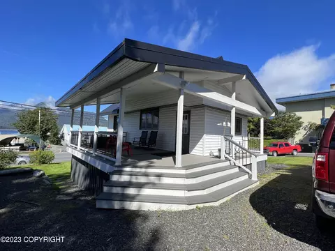 406 N First St, Petersburg, AK 99833