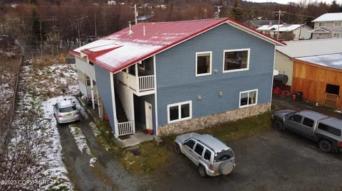 122 W West Fairview Ave, Homer, AK 99603