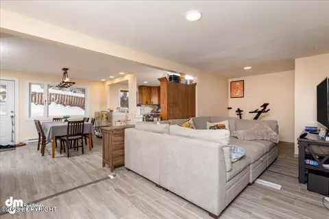 2406 E 27th Ave, Anchorage, AK 99508 photo 13