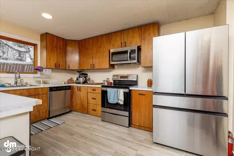 2406 E 27th Ave, Anchorage, AK 99508 photo 6