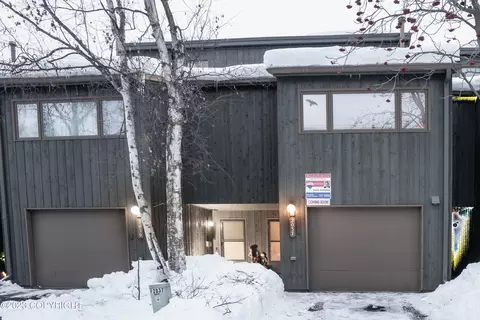 2037 Cliffside Dr, Anchorage, AK 99501