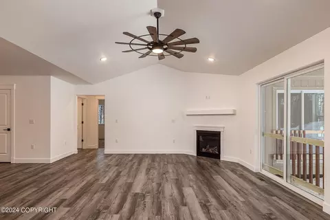 Living - 1021 E Mountain Peak Loop, Palmer, AK 99645 photo 2 of 5