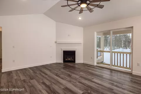 Living - 1021 E Mountain Peak Loop, Palmer, AK 99645 photo 3 of 5