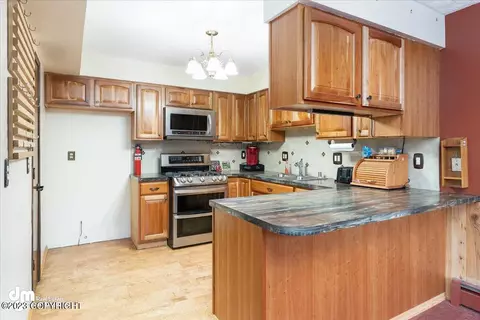18539 Neumann Cir, Eagle River, AK 99577 photo 5