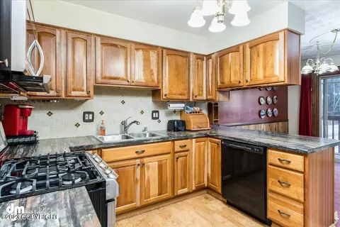18539 Neumann Cir, Eagle River, AK 99577