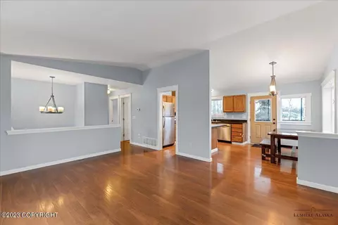 8441 Gordon Cir, Anchorage, AK 99507