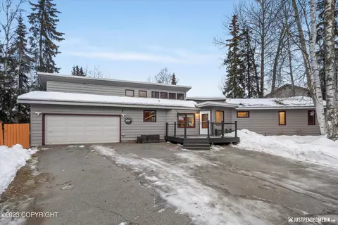 7611 Evander Dr, Anchorage, AK 99518 photo 2
