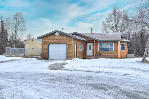 704 Poplar Cir, Kenai, AK 99611