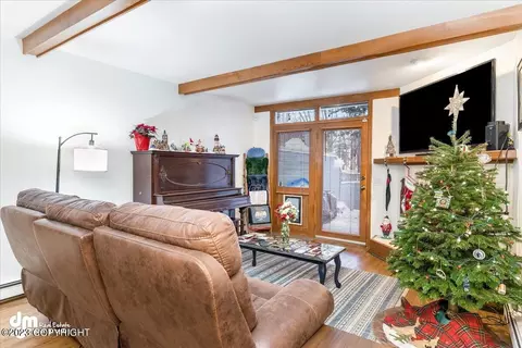 6634 Cimarron Cir, Anchorage, AK 99504