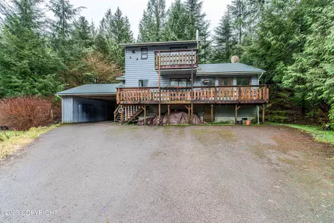 1925 Cub Ct, Ketchikan, AK 99901