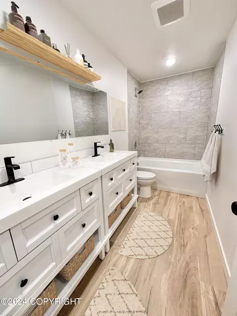 Bath - 128 E Danview Ave, Homer, AK 99603 photo 1 of 3