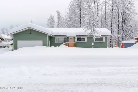 324 Mendeltna St, Valdez, AK 99686