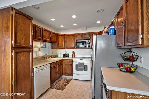6731 Pickwick Pl, Anchorage, AK 99504 photo 13