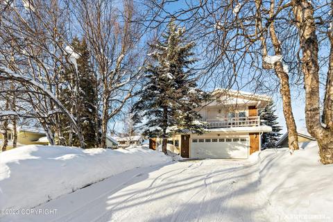 6731 Pickwick Pl, Anchorage, AK 99504 photo 2